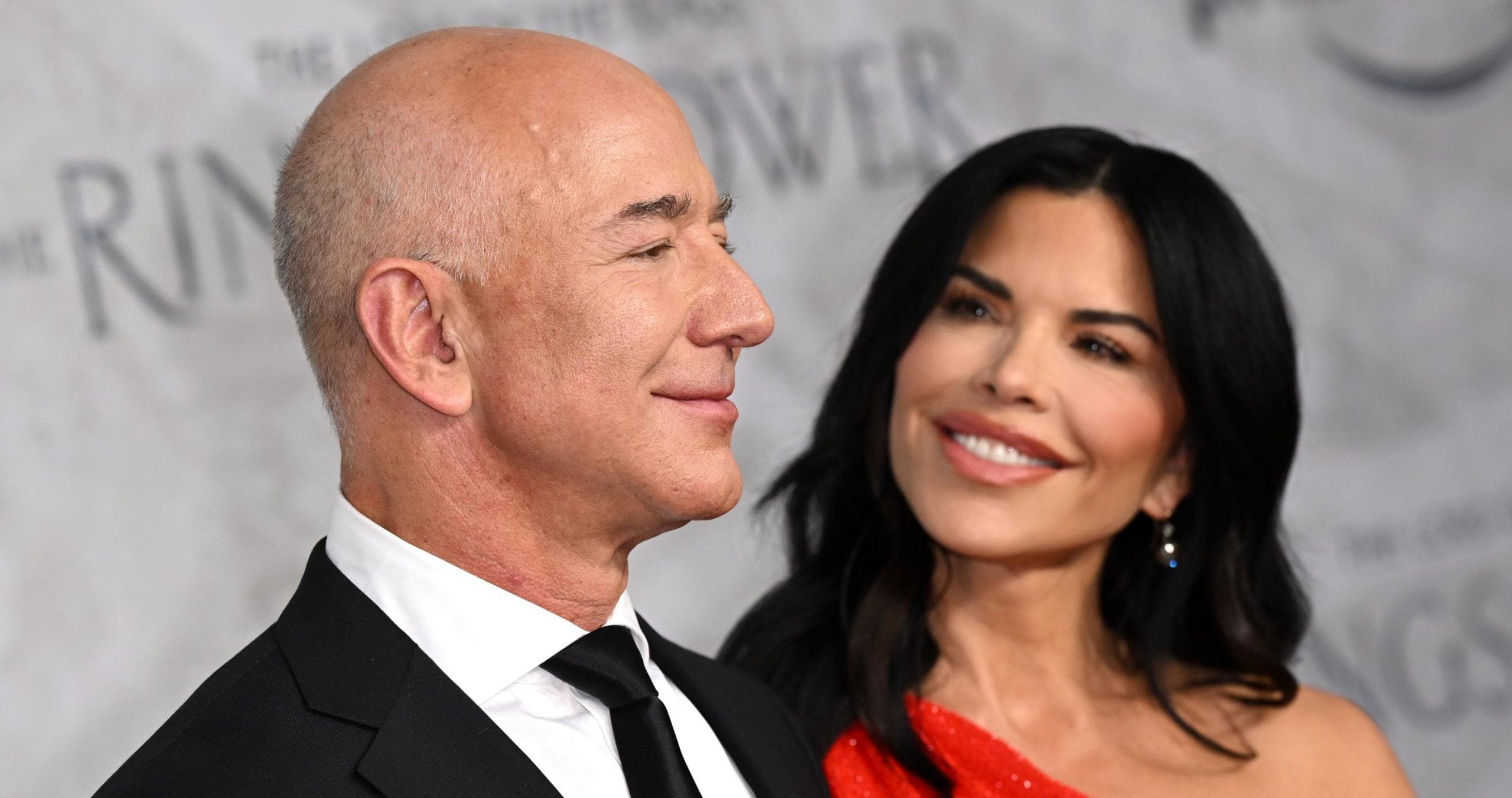 Perayaan Megah Ulang Tahun Jeff Bezos oleh Lauren Sanchez: Gaun Seksi dan Tas Roket