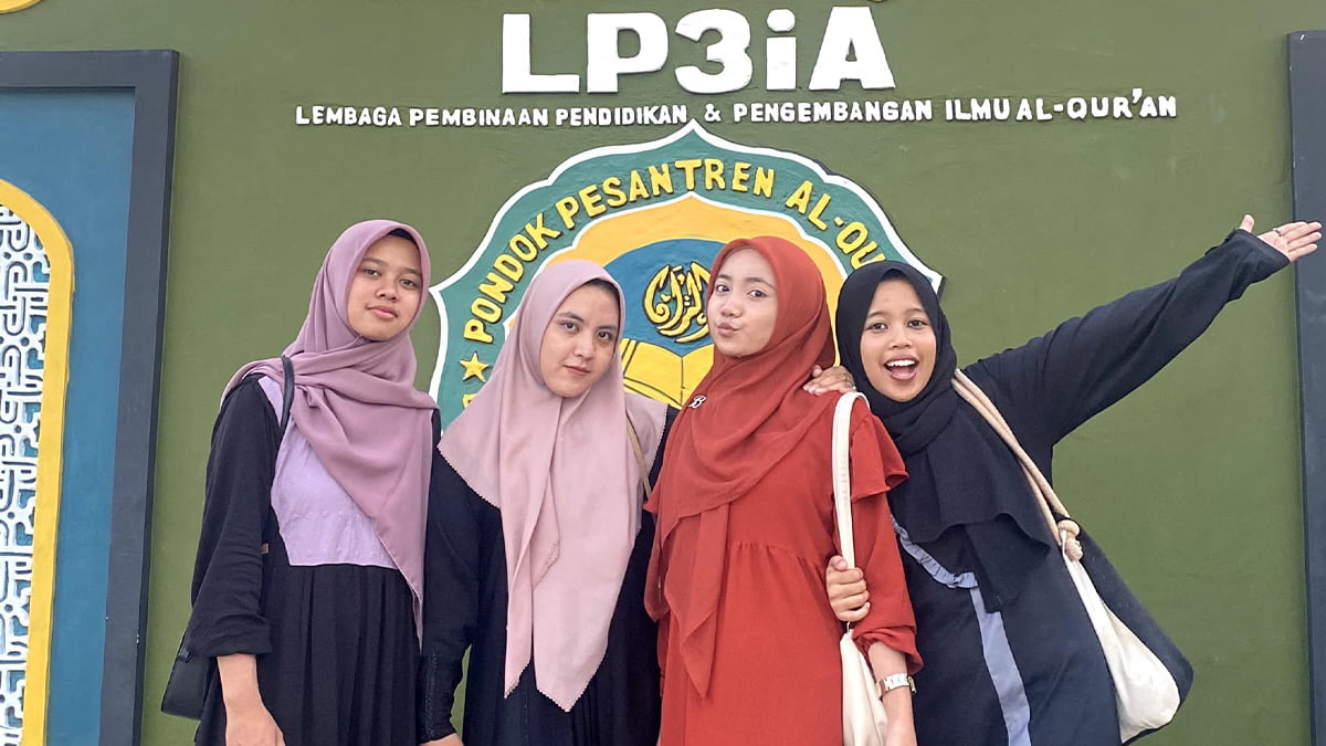 Mahasiswa USM Hadiri Haul KH Nursalim di Pesantren Gus Baha