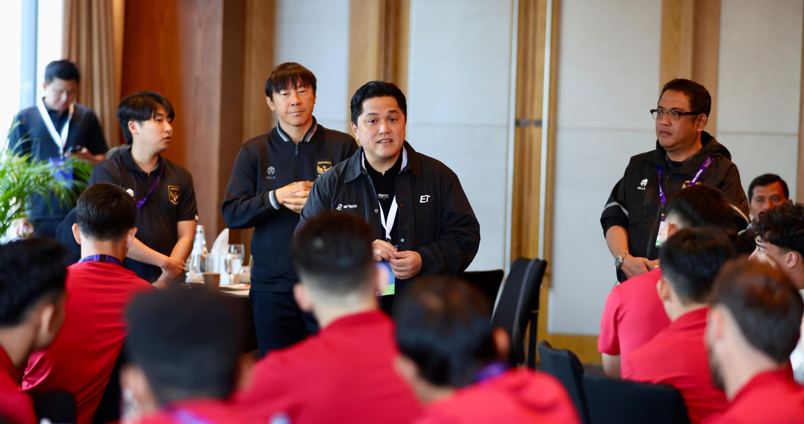 Shin Tae-yong Tak Lagi Mengikuti Erick Thohir di Instagram, Ada Apa?