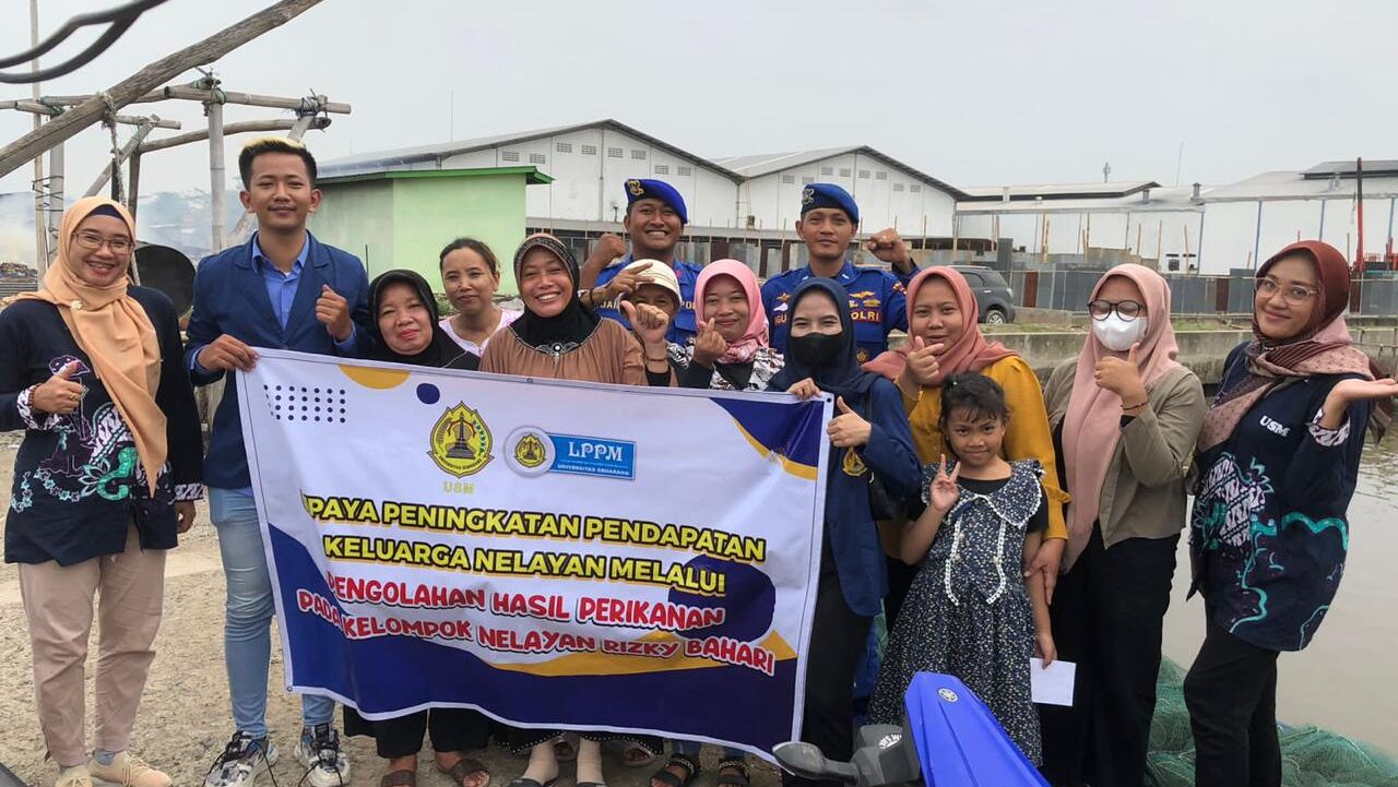 Dosen USM Gelar Upaya Peningkatan Pendapatan Keluarga Nelayan Melalui Pengolahan Hasil Perikanan Pada Kelompok Nelayan Rizky Bahari
