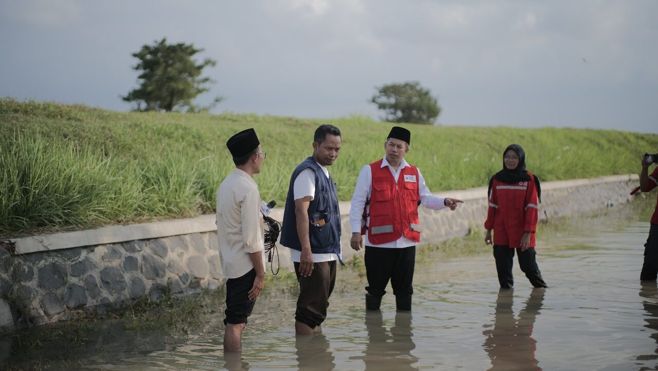 Rektor USM Apresiasi Mahasiswa yang Terlibat Penanganan Banjir Demak Melalui MBKM