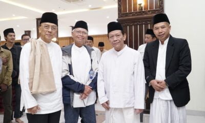 KH Munif Muhammad Zuhri ( dua dari kanan) foto bersama Rektor USM Dr Supari MT, anggota Pembina Yayasan Alumni Undip Ir Soeharsojo IPU dan Drs Kodradi