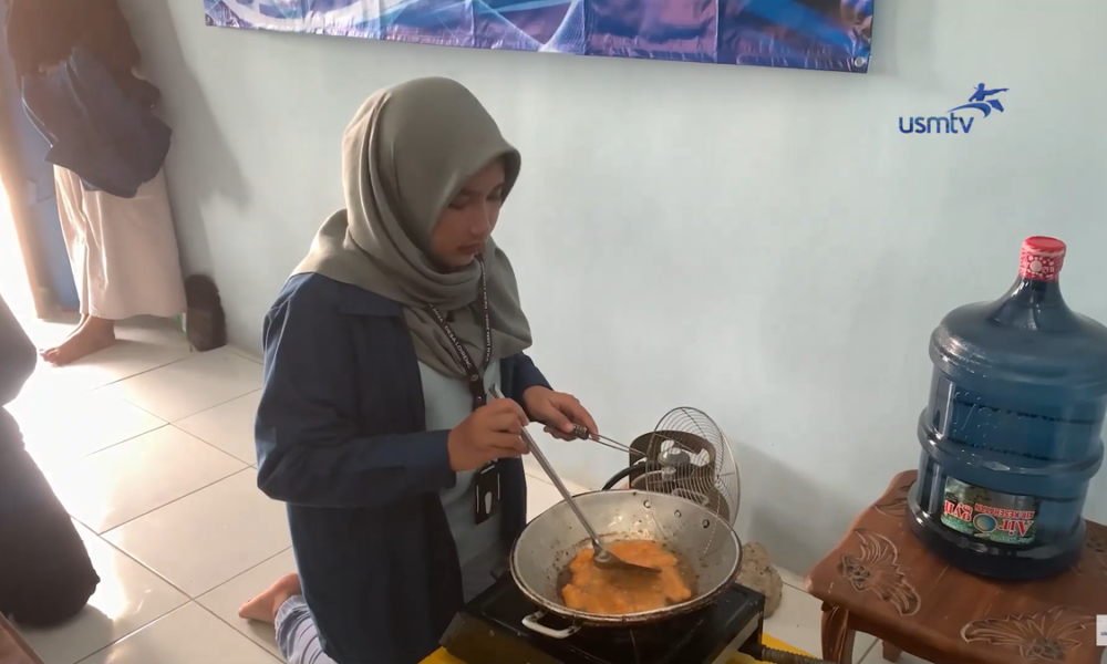 Mahasiswa KKN PPM USM Beri Pelatihan Inovasi Olahan Dari Ikan