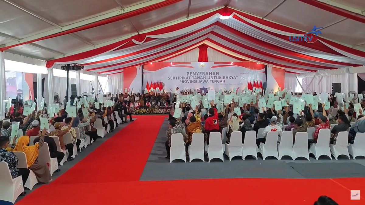 Presiden Joko Widodo Bagikan 3.000 Sertifikat Tanah