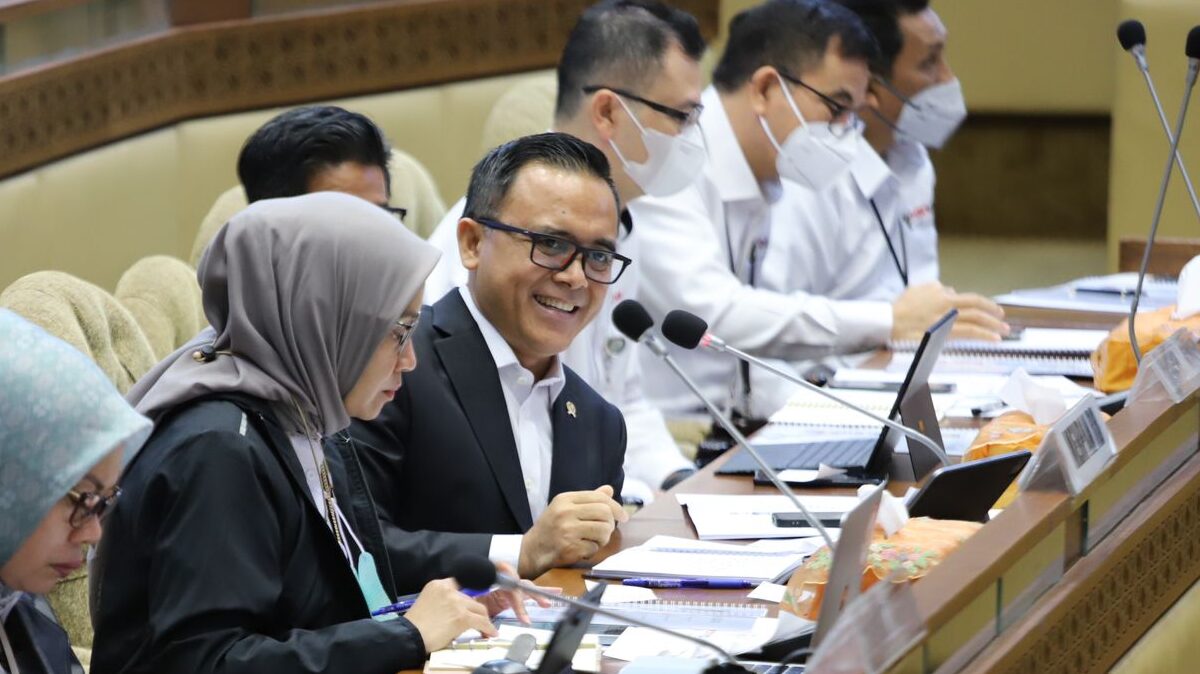 Dicecar DPR soal Makan Siang Gratis, Sri Mulyani Minta Maaf ke Komisi XI Artikel ini telah tayang di Bisnis.com dengan judul "Dicecar DPR soal Makan Siang Gratis, Sri Mulyani Minta Maaf ke Komisi XI