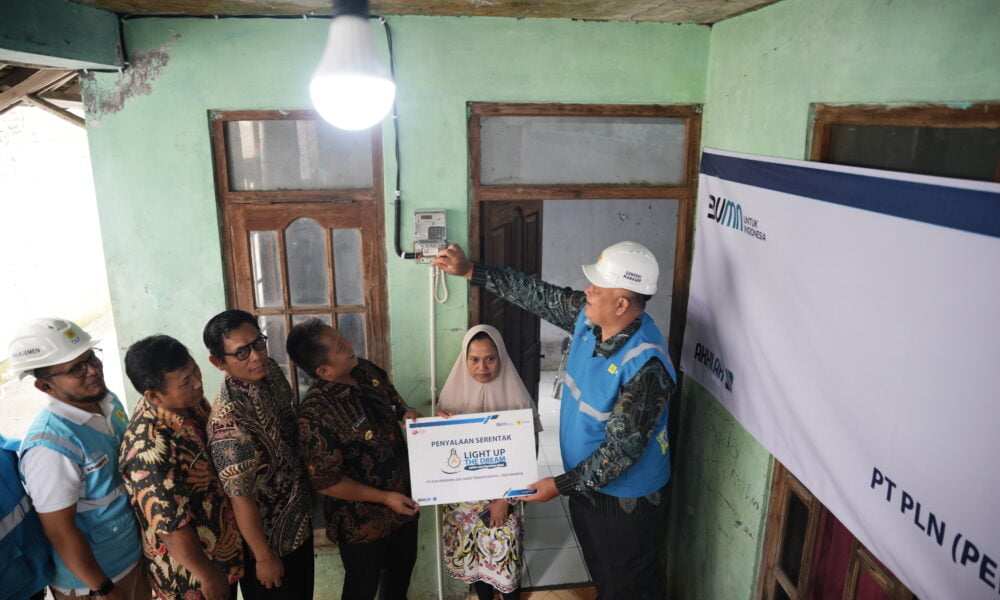 Berbagi Kebahagian Ramadhan, 269 warga Jawa Tengah & DIY Nikmati Listrik Gratis dari PLN