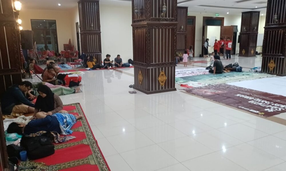 Banjir Akibat Cuaca kstrem Guyur Kota Semarang: USM Berikan Bantuan Evakuasi