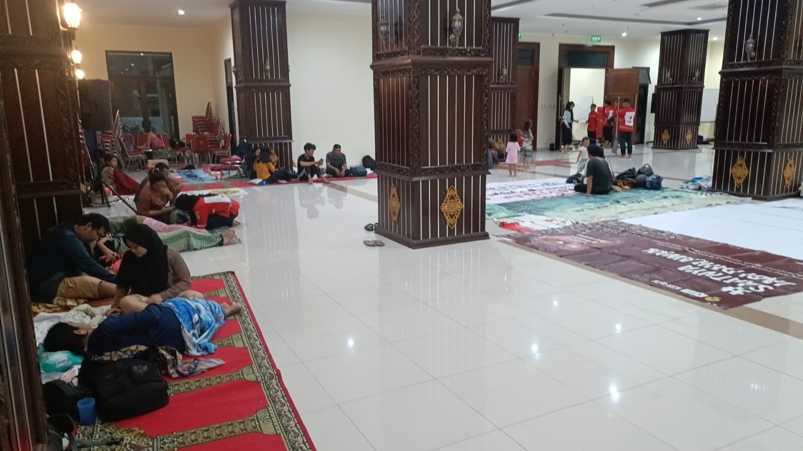 Banjir Akibat Cuaca kstrem Guyur Kota Semarang: USM Berikan Bantuan Evakuasi