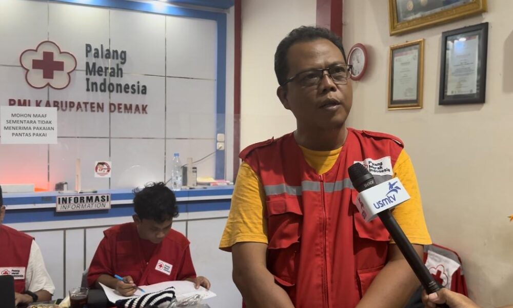 Banjir Semakin Meluas, PMI Kab Demak Buka Dapur Umum