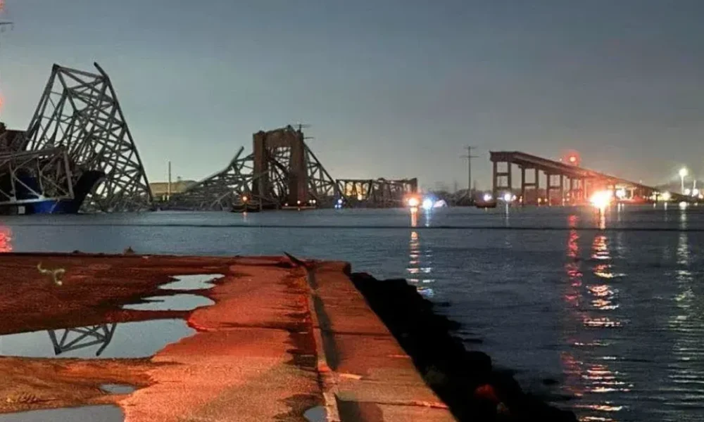 Jembatan Ambruk di Baltimore: Kapal Kargo Tabrak, 20 Orang dan Kendaraan Terjun ke Sungai: Kapal Kargo Tabrak, 20 Orang dan Kendaraan Terjun ke Sungai