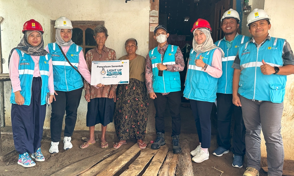 PLN UP2D Jateng & DIY Bantu 26 Warga Pasang Listrik Gratis