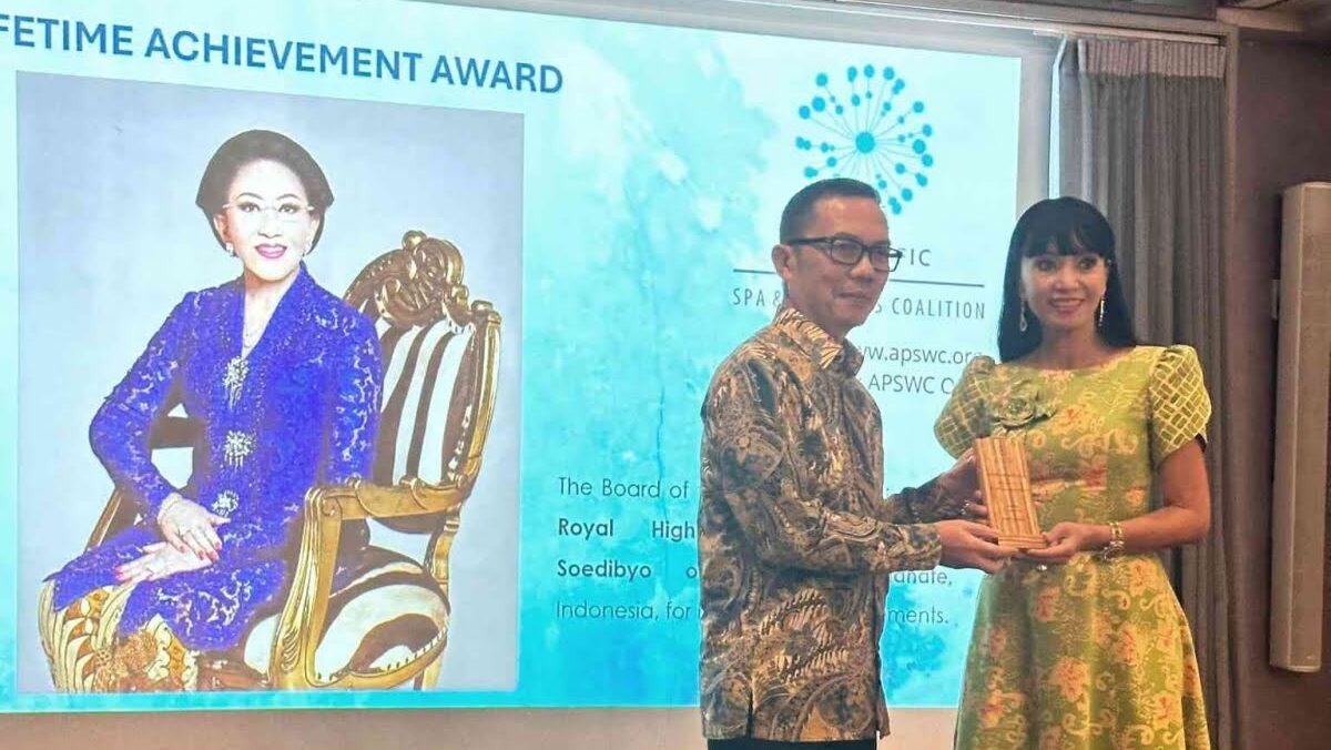 Dr. BRA. Mooryati Soedibyo: Penerima "Lifetime Achievement Award" dari Ibu Negara Thailand atas Dedikasi di Industri Spa dan Wellness