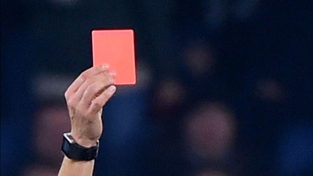 Peran Penting Wasit dan Asisten Wasit dalam Pertandingan Sepak Bola