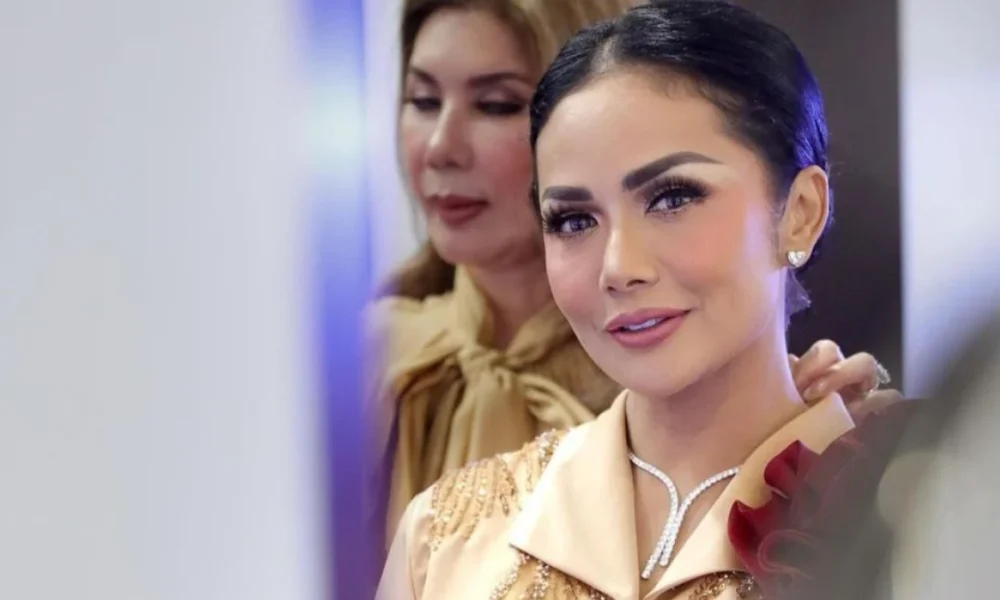 Tips Kris Dayanti agar Bulu Mata Palsu Tidak Mudah Lepas: Rahasia Pemasangan yang Sempurna