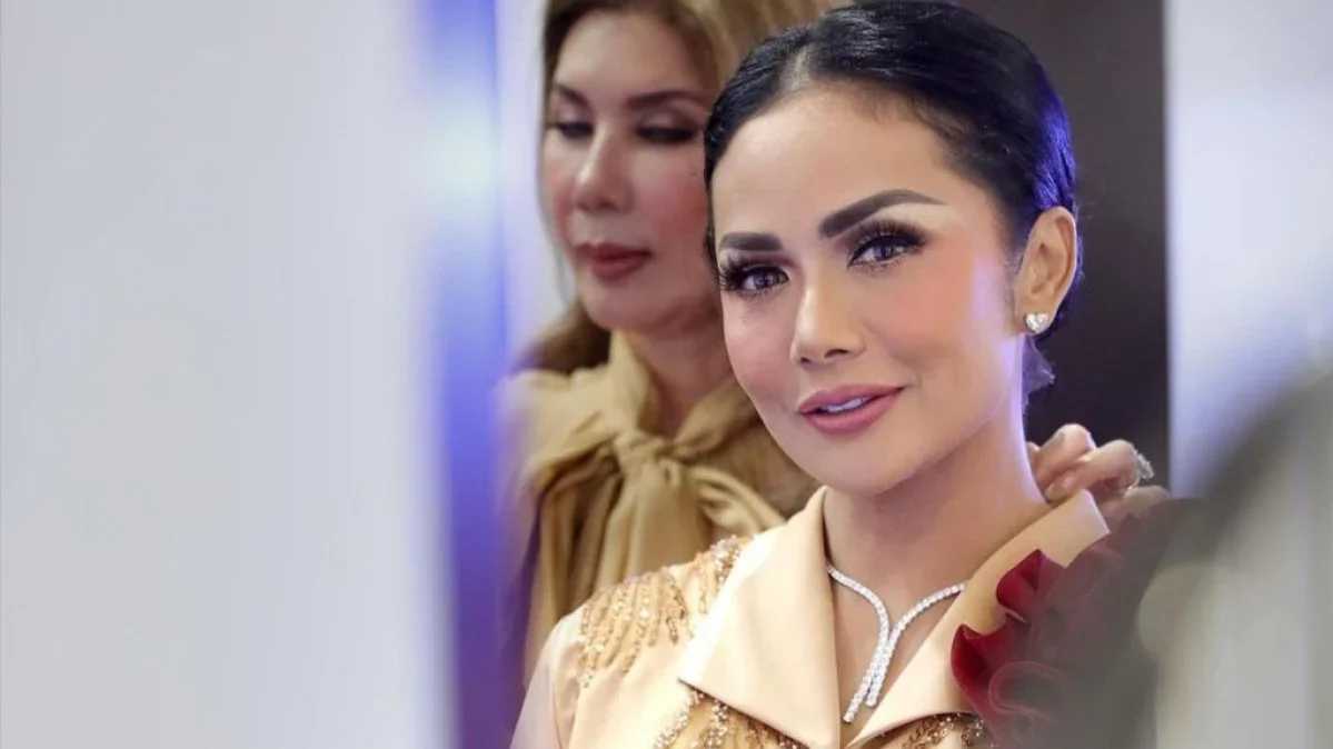 Tips Kris Dayanti agar Bulu Mata Palsu Tidak Mudah Lepas: Rahasia Pemasangan yang Sempurna