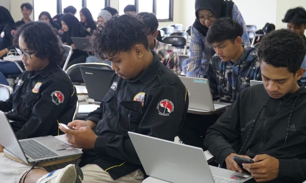 Pelatihan Editorial HMJ PWK USM: Meningkatkan Softskill Mahasiswa dalam Pengeditan Laporan