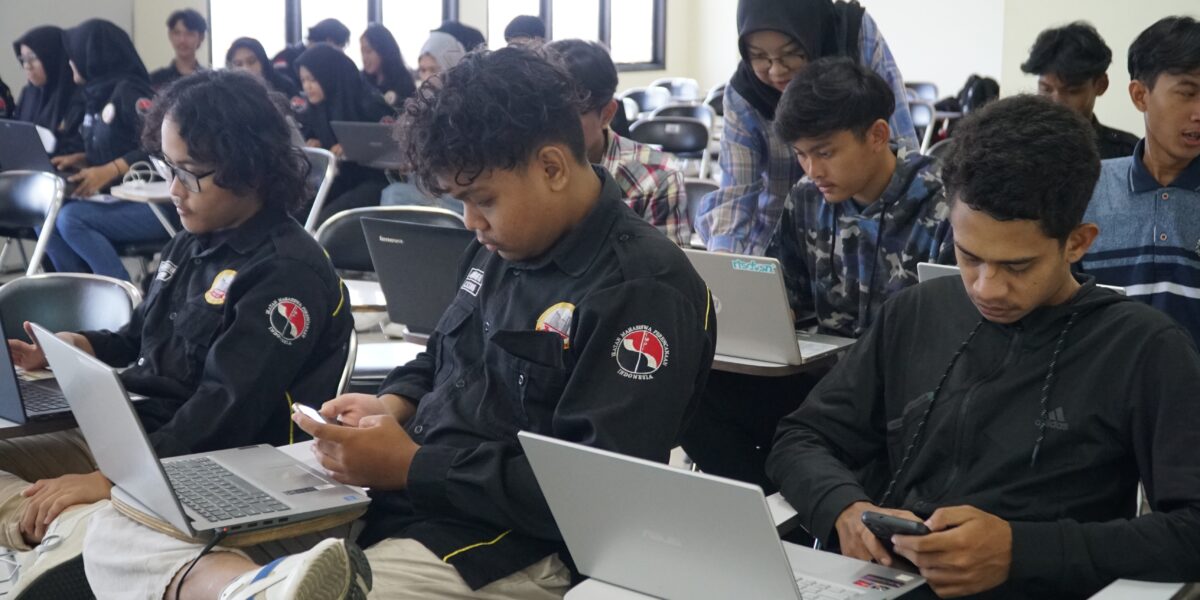 Pelatihan Editorial HMJ PWK USM: Meningkatkan Softskill Mahasiswa dalam Pengeditan Laporan
