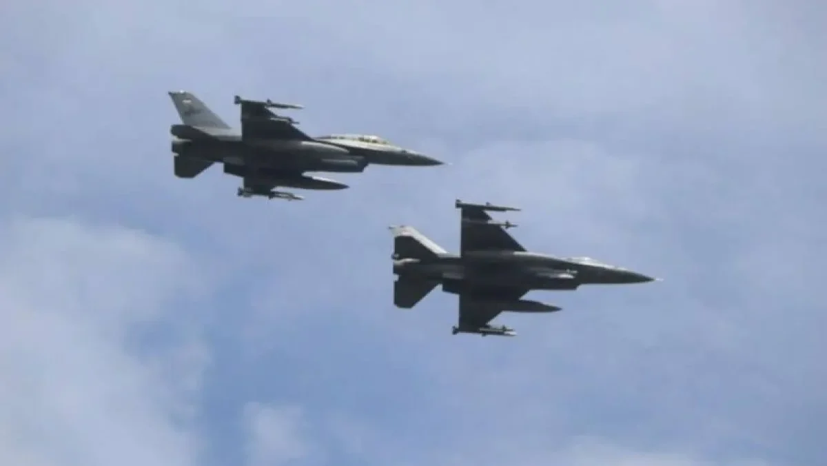 Jet Tempur F-16 Jatuh di Pangkalan Udara Singapura, Pilot Selamat
