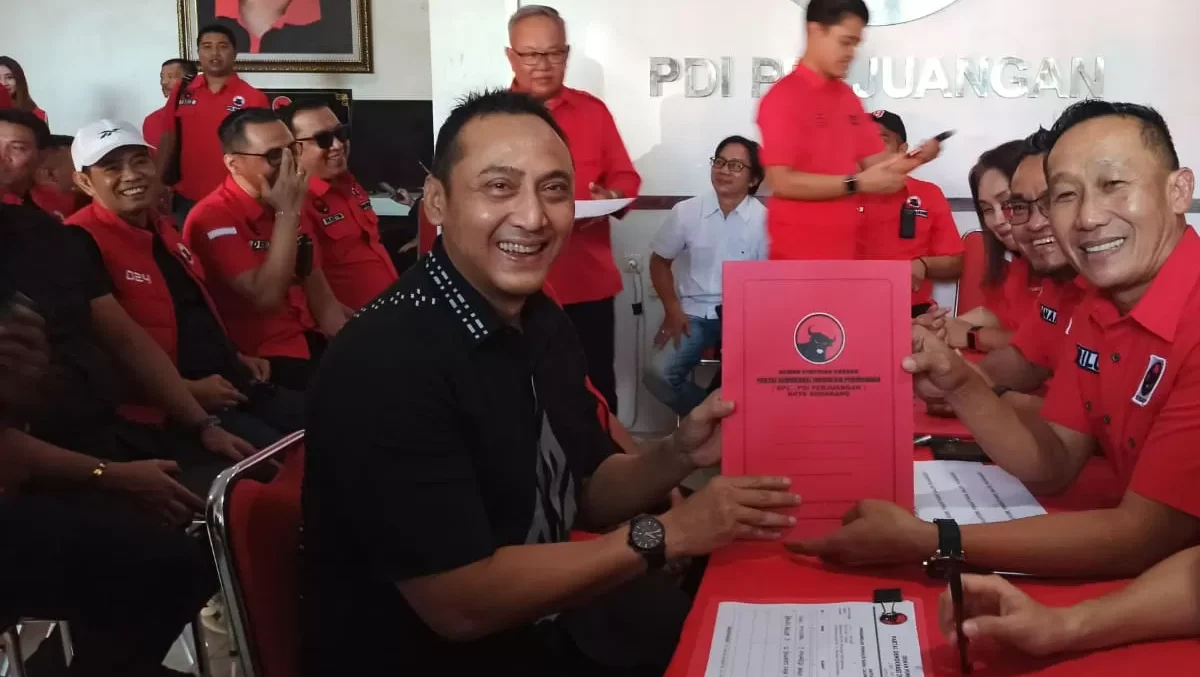 Arnaz Agung Andrarasmara Kembalikan Berkas Pendaftaran Calon Wali Kota Semarang