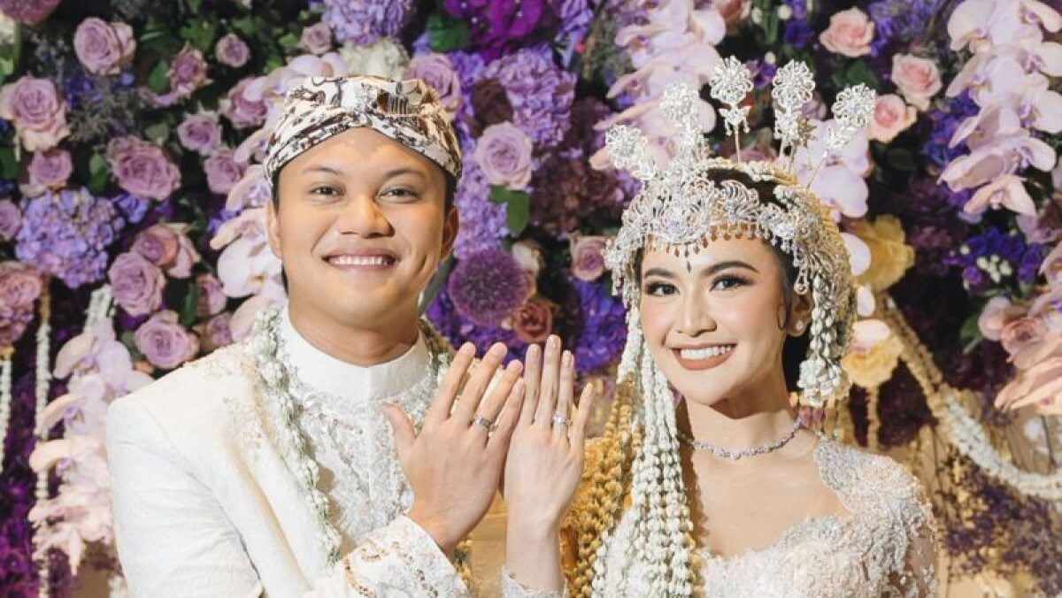 Rizky Febian dan Mahalini Raharja: Kisah Di Balik Busana Adat Pernikahan Mereka