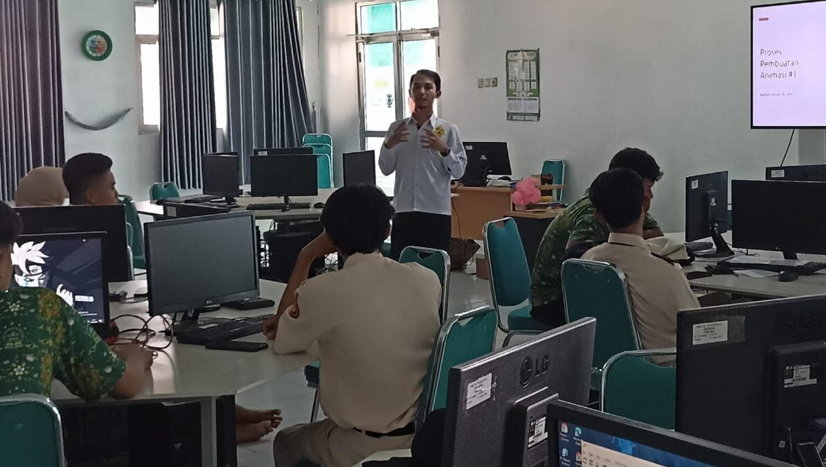 Dosen FTIK Universitas Semarang Buka Pelatihan Animasi 3D dengan Aplikasi Blender di SMK NU 1 Kendal
