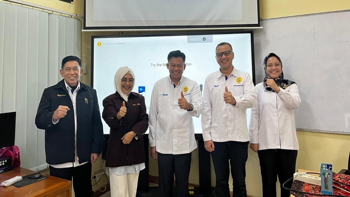 Rizky Luthfiah Sahasika, SH, Mahasiswi Magister Hukum Universitas Semarang, Sukses Pertahankan Tesisnya