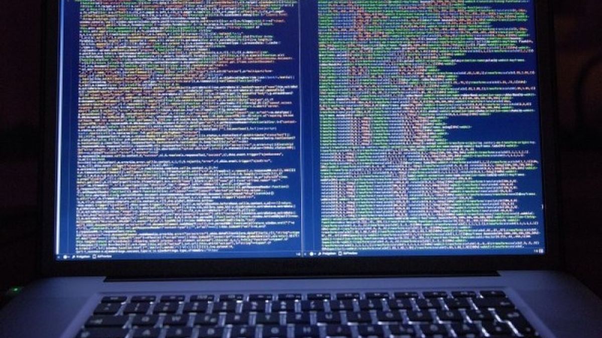 Langkah Efektif Menuntaskan Judi Online: Pandangan Pakar Cyber Security Alfons Tanujaya