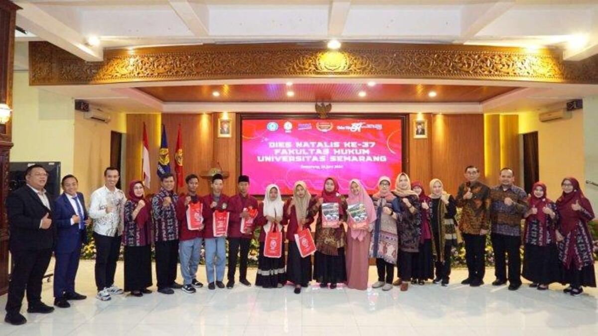FH USM Rayakan Dies Natalis ke-37 dengan Orasi Ilmiah dan Apresiasi Mahasiswa Berprestasi