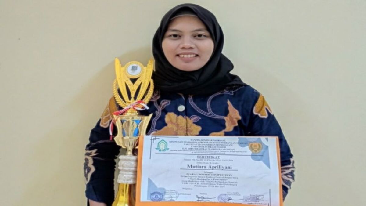 Mahasiswa FH USM, Mutiara Apriliyani, Raih Juara 1 Lomba Poster Nasional di Islamic Banking Festival