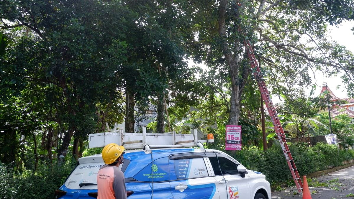 Listrik Andal Jelang Idul Adha 1445, PLN UP3 Salatiga Lakukan Pemeliharaan Rutin