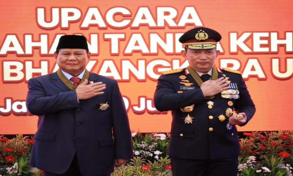 Menhan Prabowo Subianto Dianugerahi Tanda Kehormatan Bintang Bhayangkara Utama