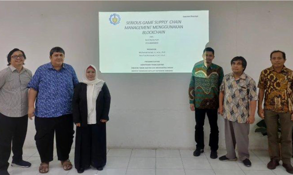 Dr. Astrid Novita Putri Raih Gelar Doktor dengan Penelitian Serious Game Supply Chain Management Berbasis Blockchain