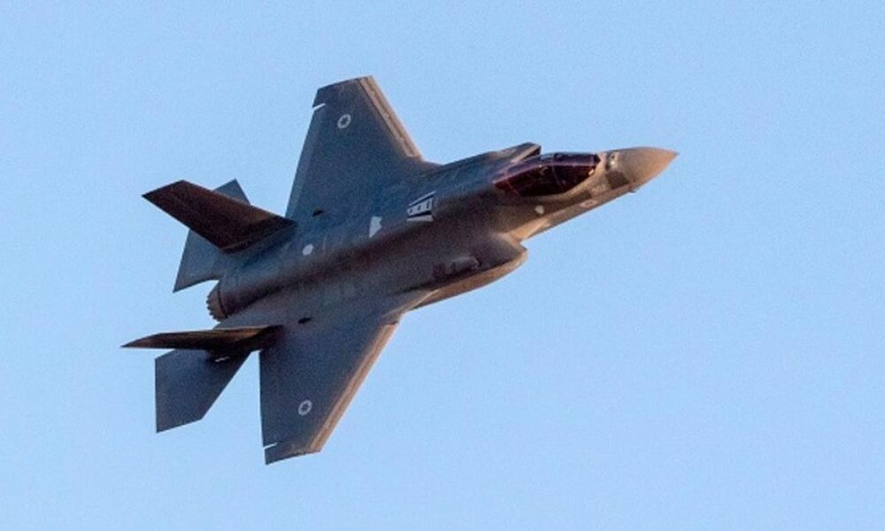 Ukraina Tembak Jatuh Rudal Rusia dengan Jet Tempur F-16