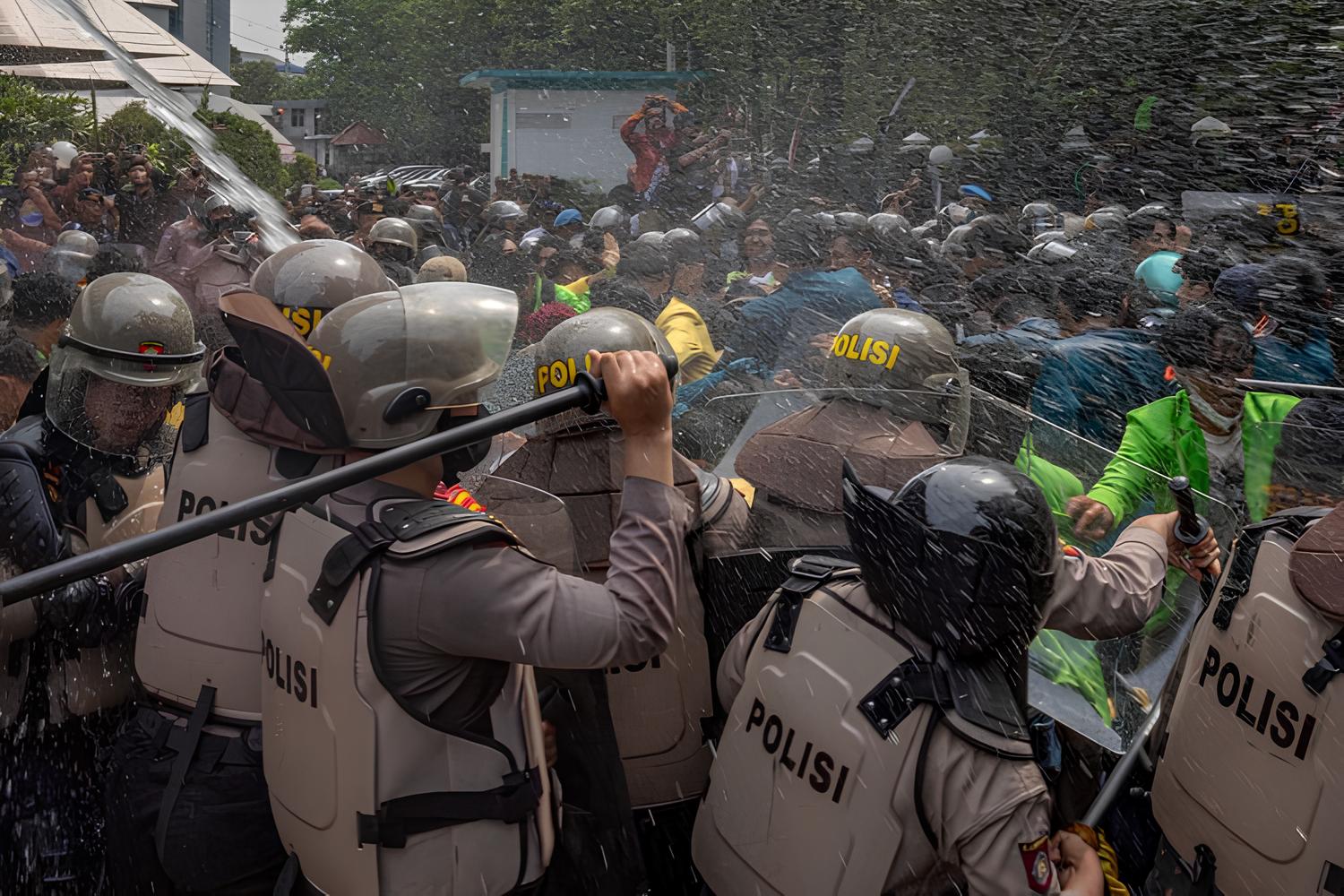 Kekerasan Aparat Berulang, Amnesty: Peserta Aksi Unjuk Rasa Bukan Kriminal!
