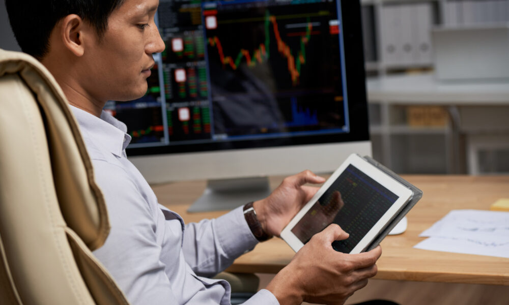 IHSG Menguat, Saham BBRI, GOTO, dan WIKA Memimpin di Zona Hijau