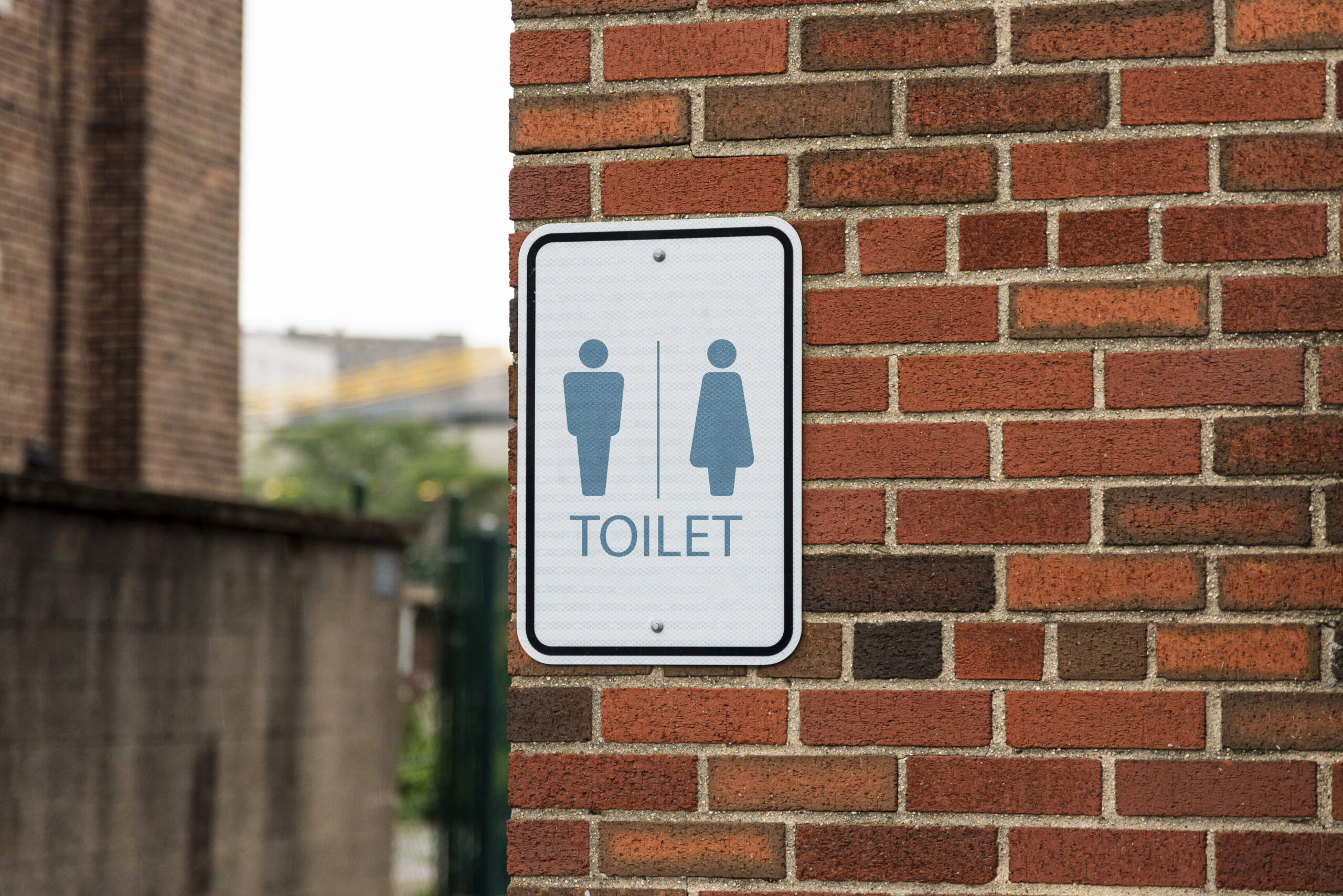 Peringatan Penting untuk Orang Tua: Bahaya Membiarkan Anak Pergi ke Toilet Umum Sendirian