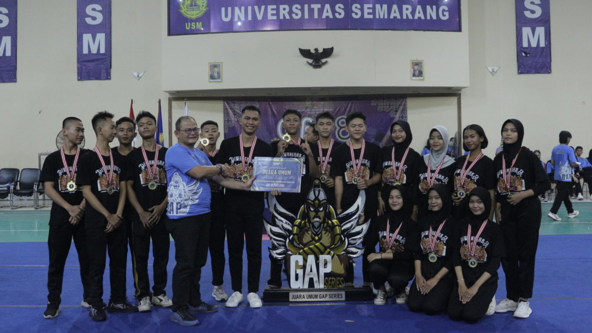 UKM Paskibra USM Berikan Penghargaan kepada Para Pemenang