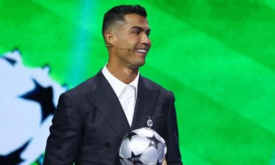 Cristiano Ronaldo Terima Penghargaan Top Skor Liga Champions