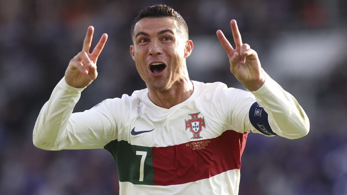 Cristiano Ronaldo Cetak Gol ke-900 dalam Kariernya