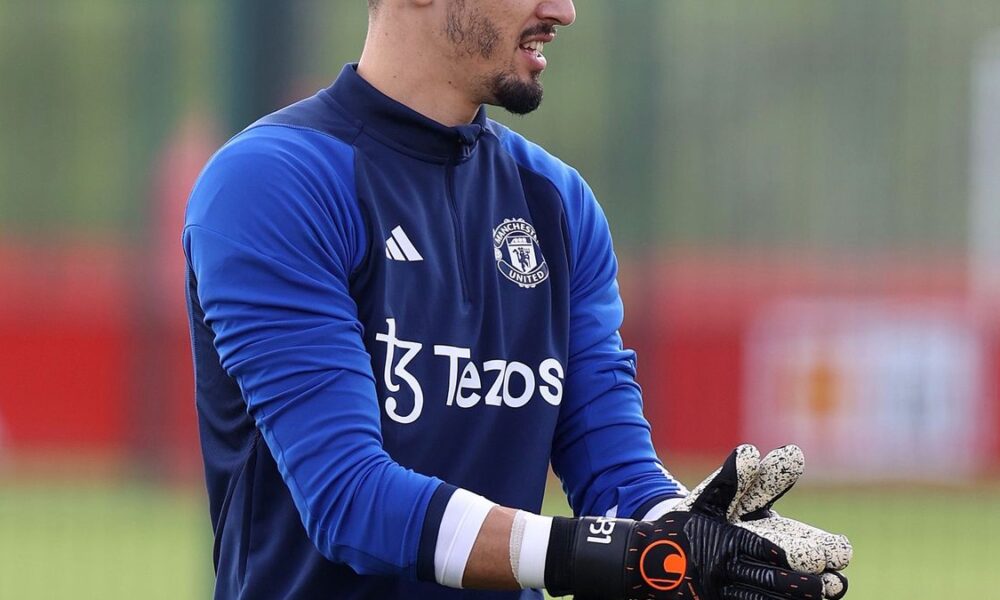 Altay Bayindir Tunggu Kesempatan Bermain di Manchester United