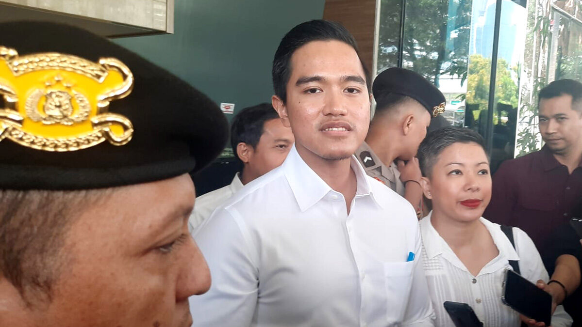 Skandal Jet Pribadi Kaesang Pangarep dan Klarifikasi Roti Rp400 Ribu