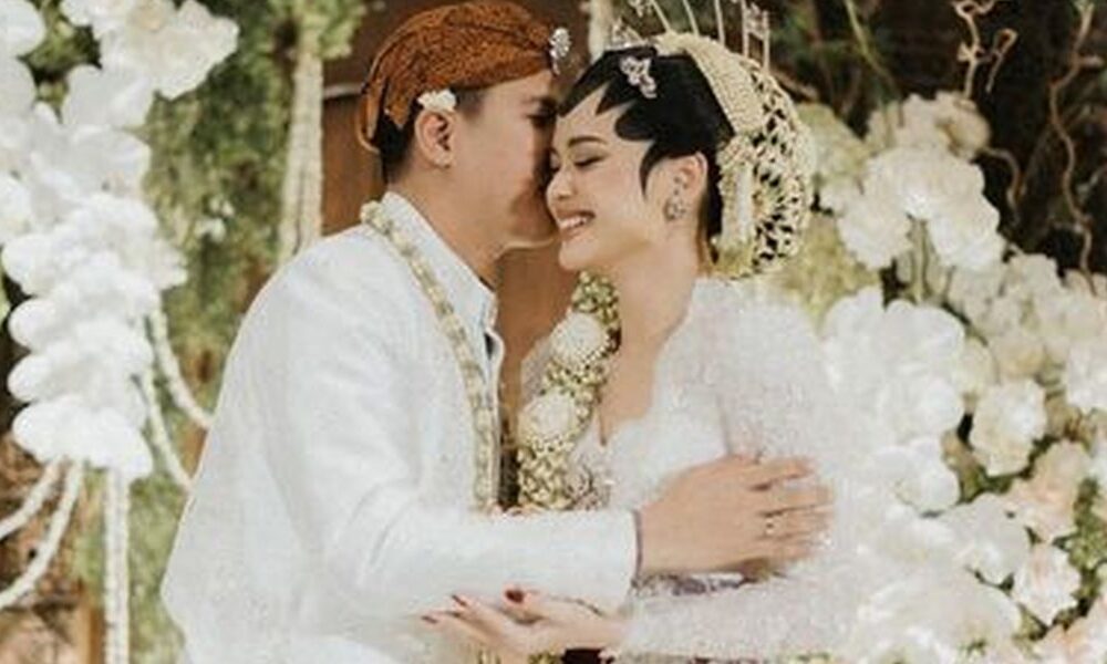 Musikus Nino RAN Resmi Menikah dengan Dhabiannisa Auni, Sentuhan Liverpool di Momen Spesial