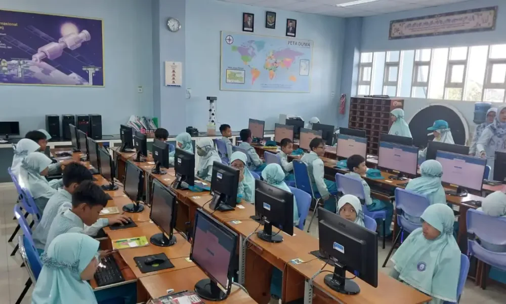 Pelaksanaan ANBK SMP 2024 Dimulai: Fokus pada Peningkatan Mutu Pendidikan Nasional