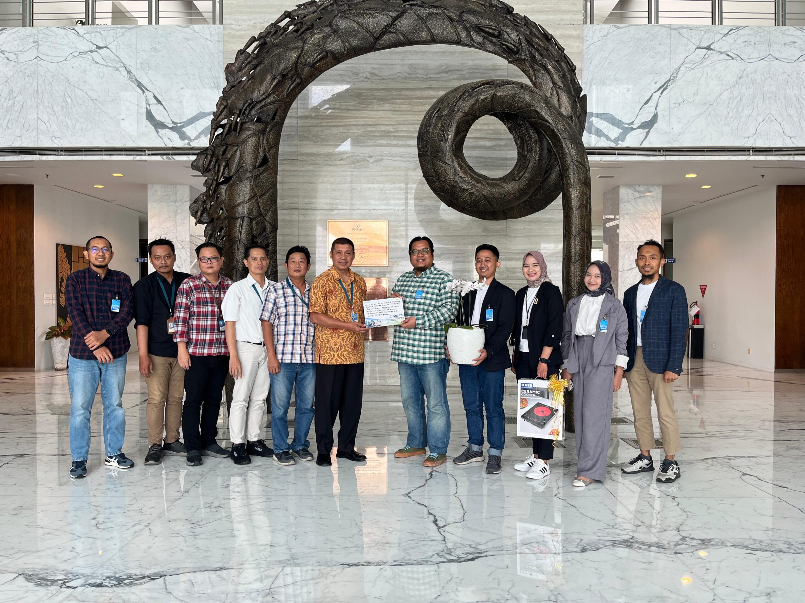 Hari Pelanggan Nasional, PLN Lakukan Kunjungan Pelanggan