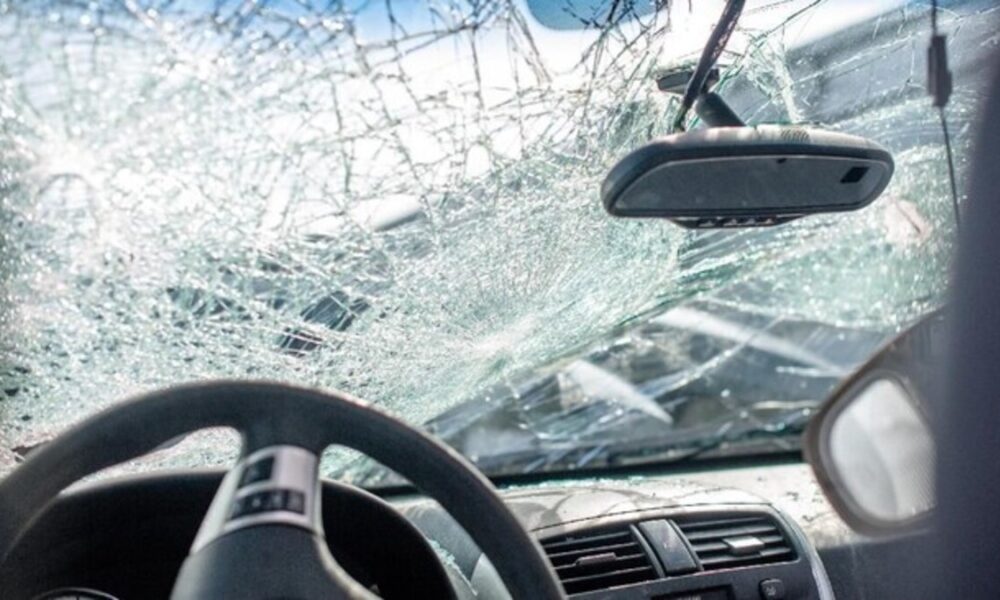 Livina Tabrak Lari Motor & Mobil di Solo, Jadi Sasaran Amuk Massa