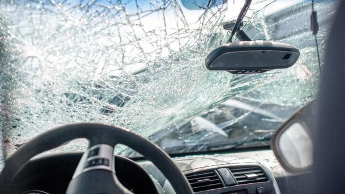 Livina Tabrak Lari Motor & Mobil di Solo, Jadi Sasaran Amuk Massa