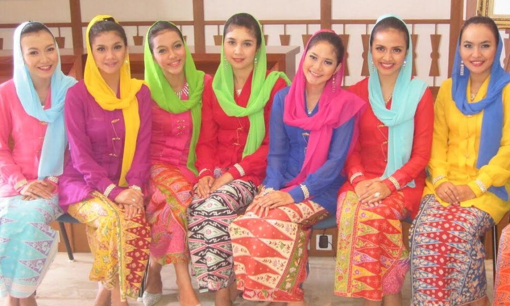 Kebaya Encim, Pakaian Tradisional Betawi yang Kini Populer