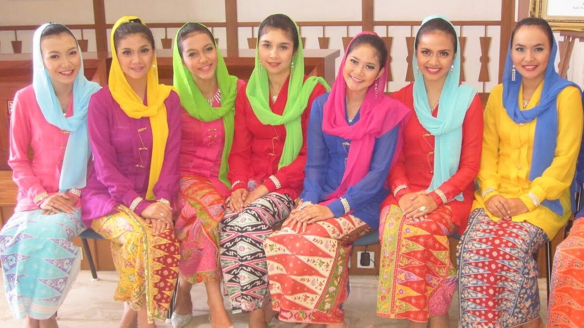 Kebaya Encim, Pakaian Tradisional Betawi yang Kini Populer