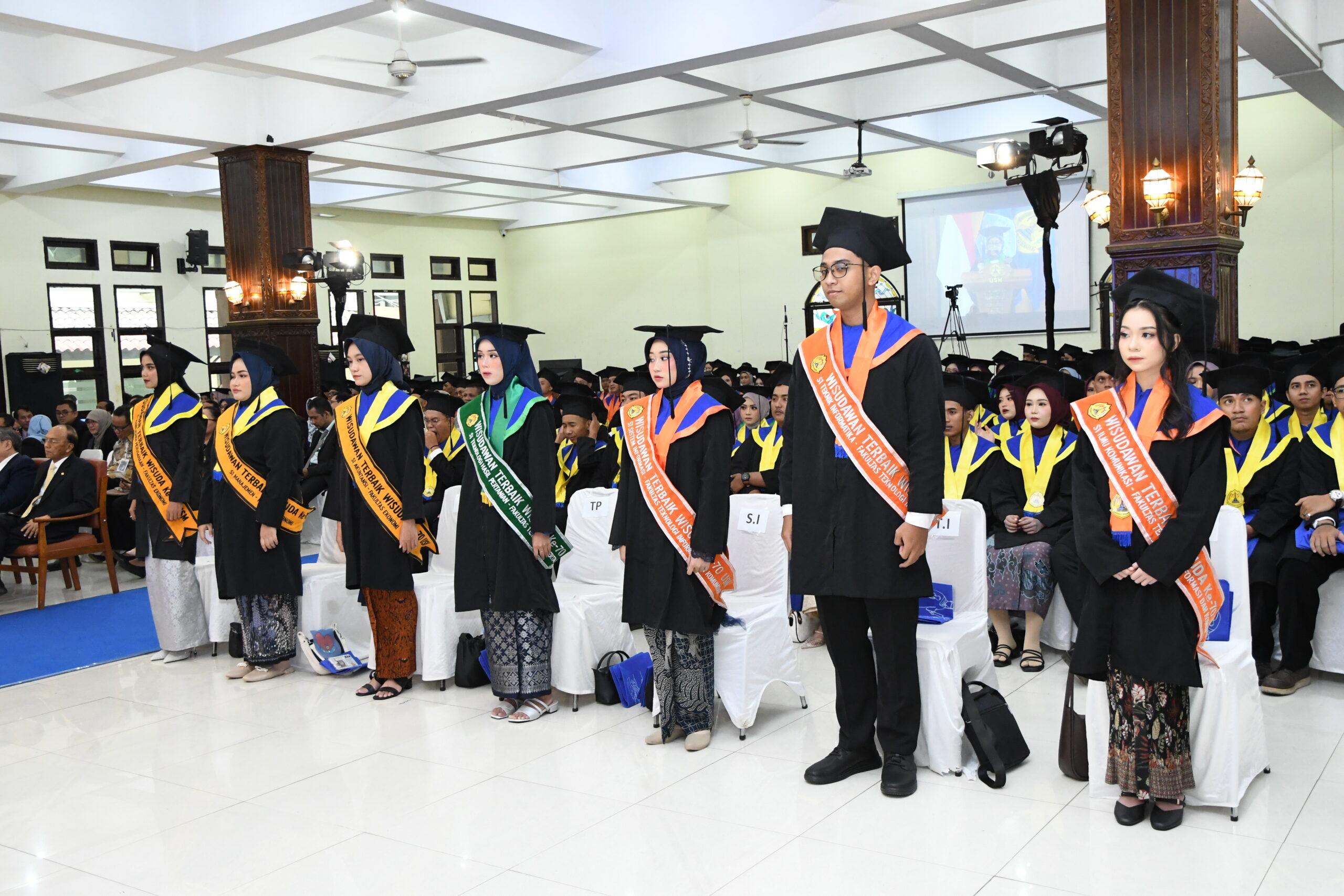 usm mewisuda