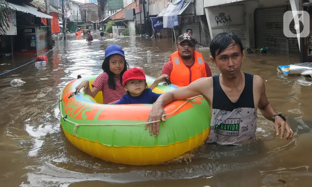 Banjir Melanda Mojokerto dan Jombang, Ratusan Warga Mengungsi